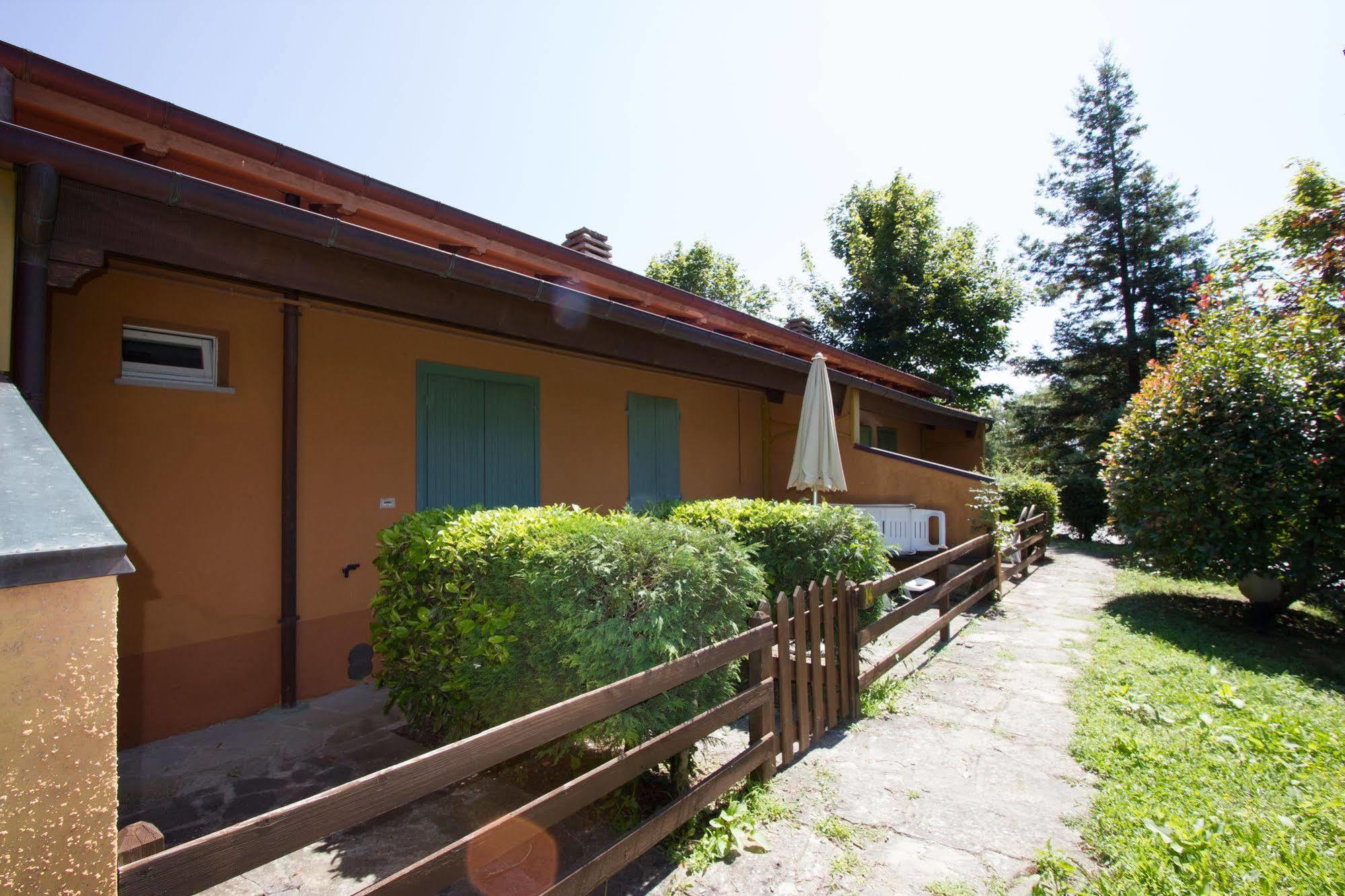Antico Borgo I Cancelli パラッツオーロ・スル・セーニオ エクステリア 写真