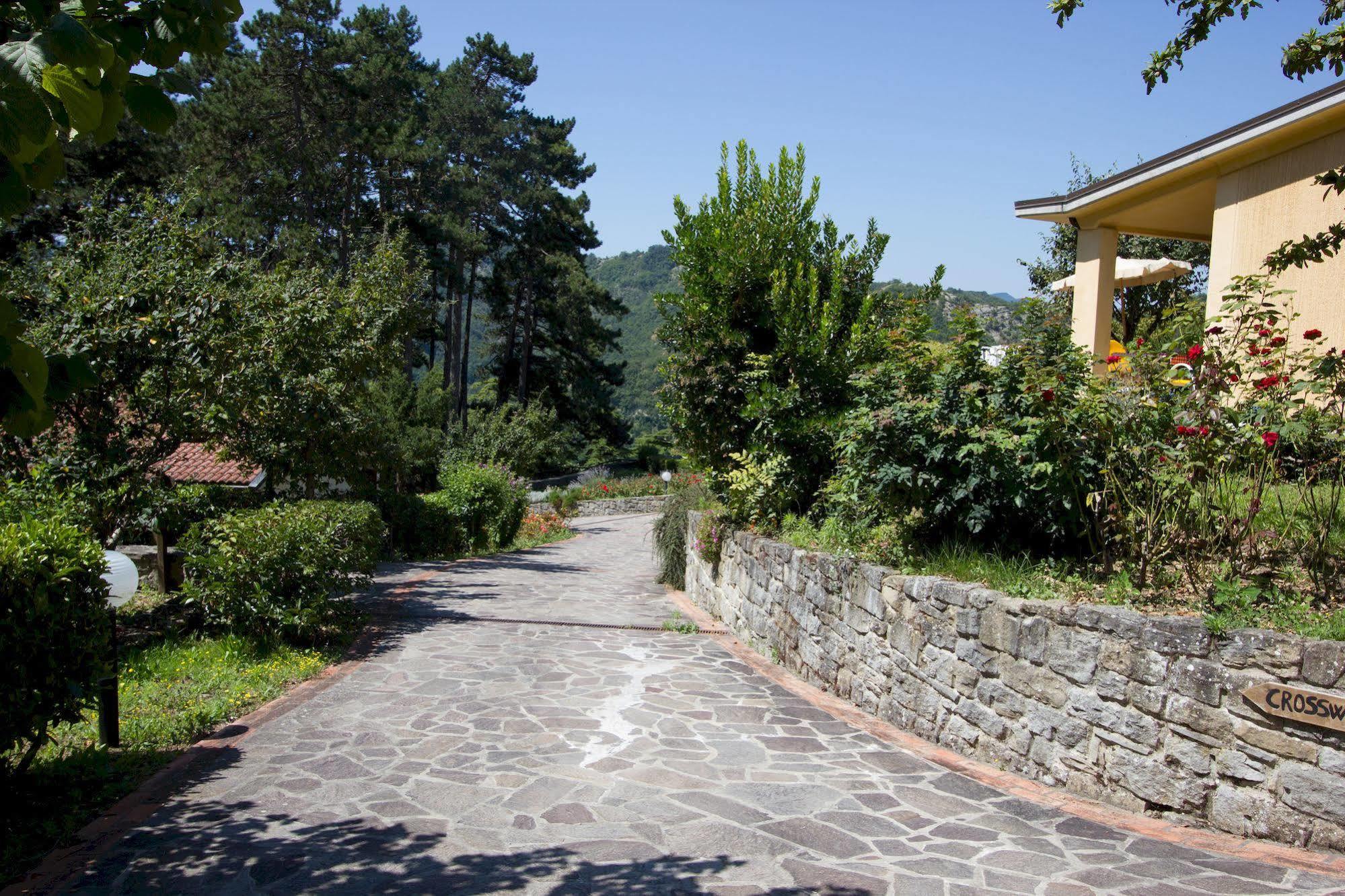 Antico Borgo I Cancelli パラッツオーロ・スル・セーニオ エクステリア 写真
