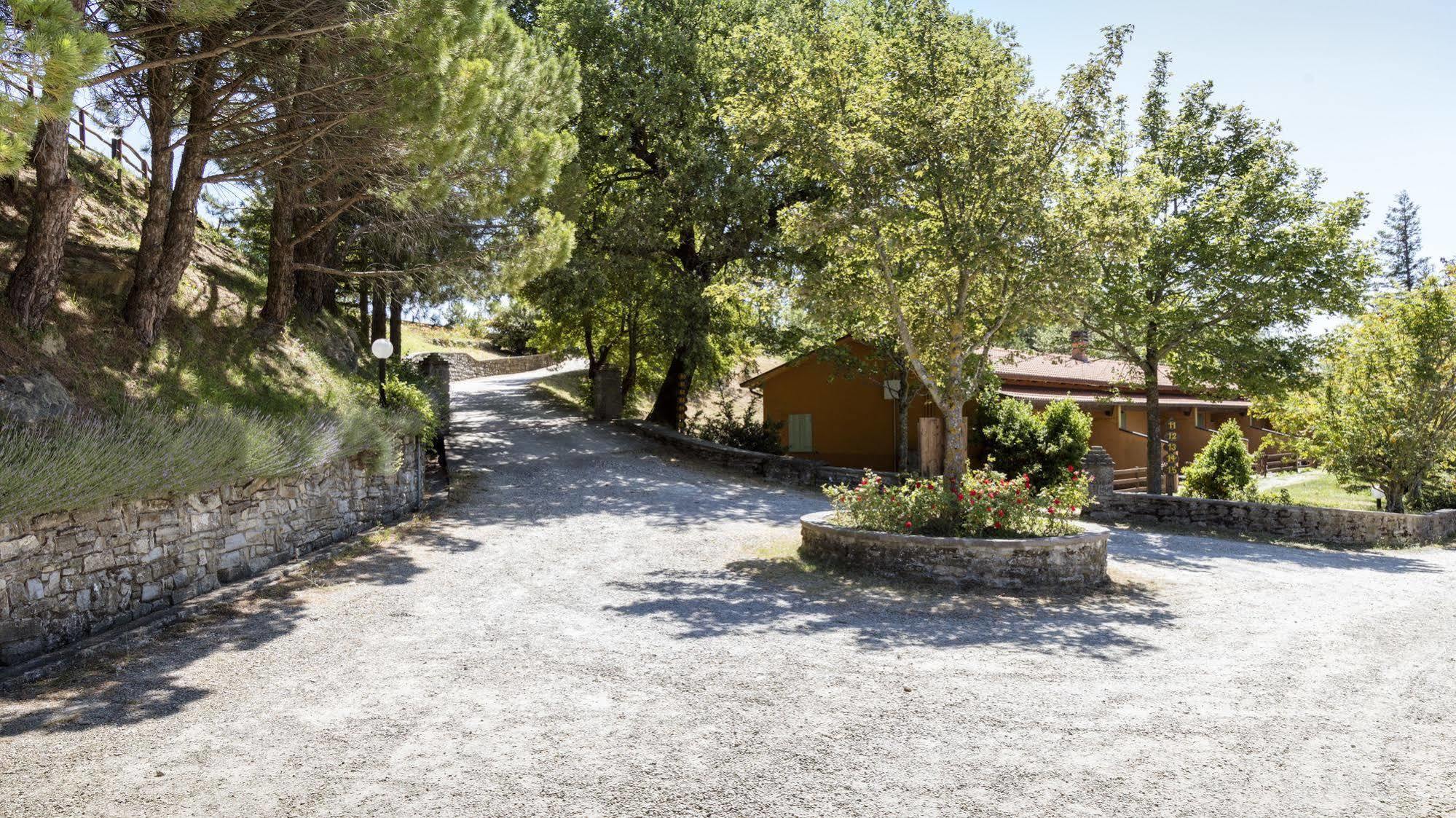 Antico Borgo I Cancelli パラッツオーロ・スル・セーニオ エクステリア 写真